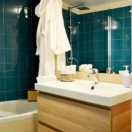 La Casa Di Marella Suites In Alojamento de Acomodação e Pequeno-almoço Nápoles