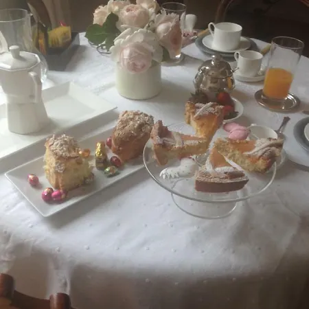 La Casa Di Marella Suites In Alojamento de Acomodação e Pequeno-almoço *